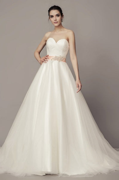 sweetheart-tulle-skirt-wedding-gown-with-appliques-sash