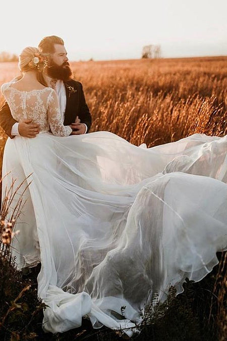 Beach Short Lace Wedding Dress with Swallowtail Skirt