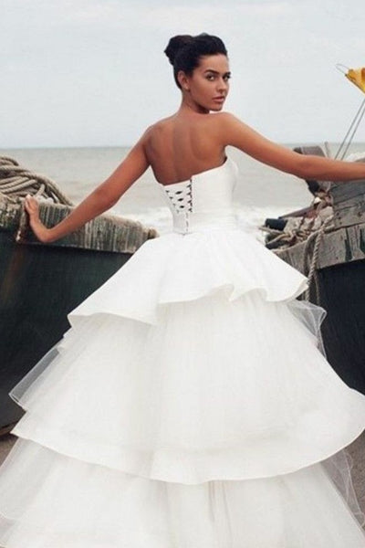 unique-sweetheart-backless-wedding-gowns-with-tiered-skirt-1