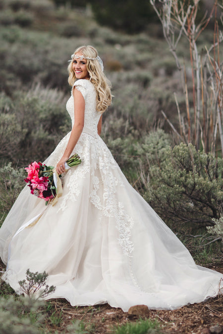 Lace Sweetheart Champagne Wedding Gown with Split Side