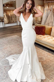v-neck-mermaid-wedding-gowns-with-layers-skirt