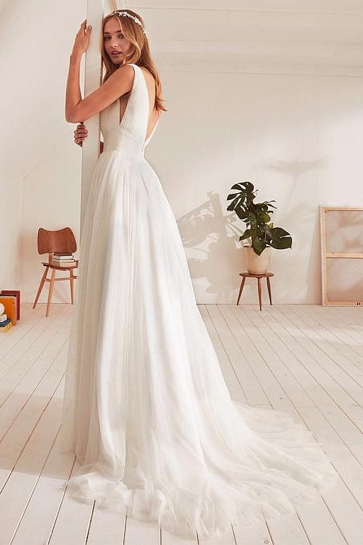 v-neckline-boho-wedding-dress-beach-simple-ivory-tulle-skirt-1