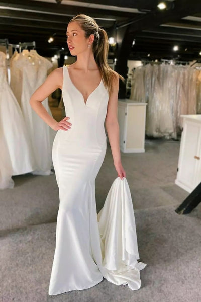 v-neckline-simple-bridal-wedding-gown-2023