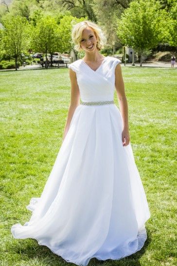 v-neckline-white-organza-wedding-dress-with-rhinestones-belt-2
