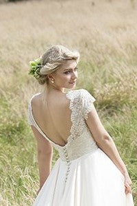 vintage-short-sleeves-wedding-dress-with-soft-train-2019-brautkleider-1