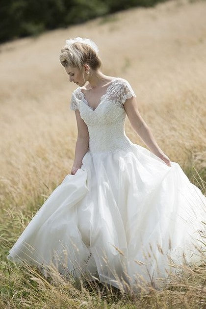 Vintage Short Sleeves Wedding Dress with Soft Train 2019