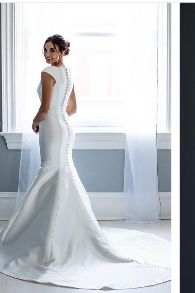    white-satin-mermaid-wedding-gown-with-boat-neckline-1